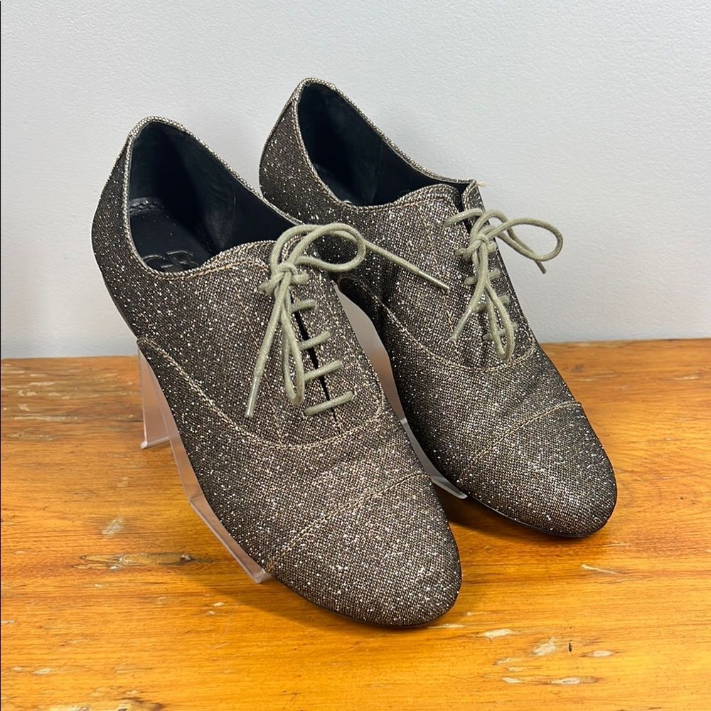 Gianni Bini Silver Flats with Minimalist Design